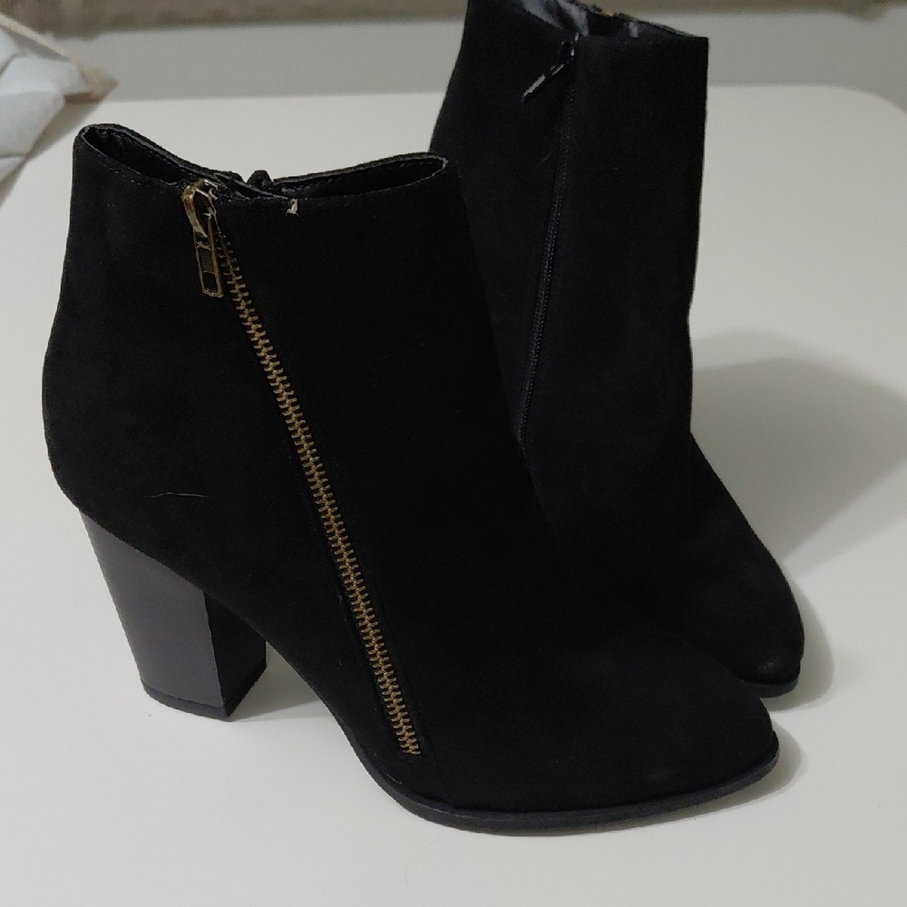 JUST FABULOUS New womens Black Suede Ankle Boots 7.5
